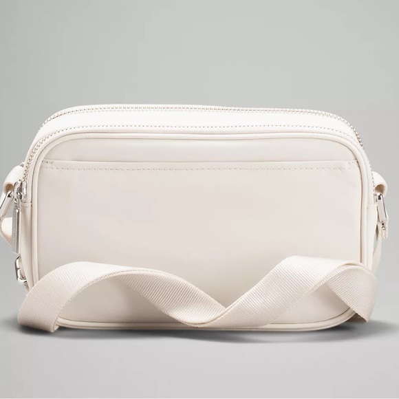 NWT RARE Lululemon Crossbody Camera Bag 2L - Picture 4 of 4